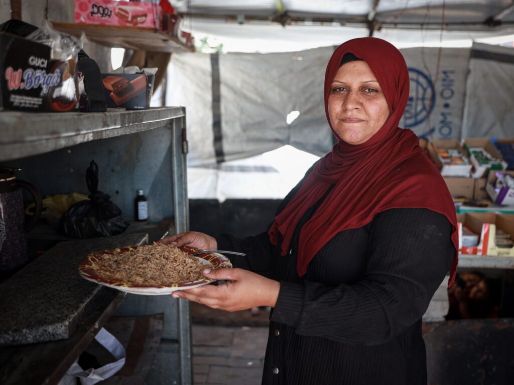 Life without refrigerators: Gaza residents fight heat and food spoilage